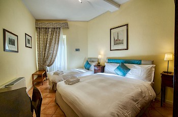 Albergo Orologio - Camere - camera-tripla.jpg